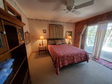 Cedar Rock-Lakefront Secluded Charming Cabin; Very Private