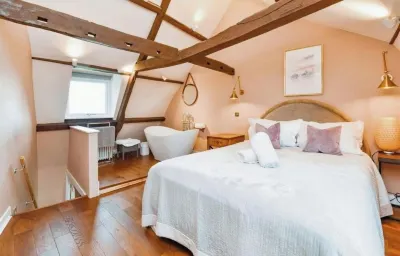 Beautiful Grade 2 Listed Cottage Perfectly Located in the Centre of Frome.