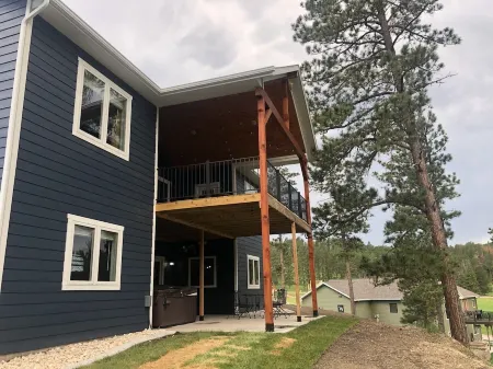 Spacious home with Hot Tub, bikes, fire pit, pool table and more!!