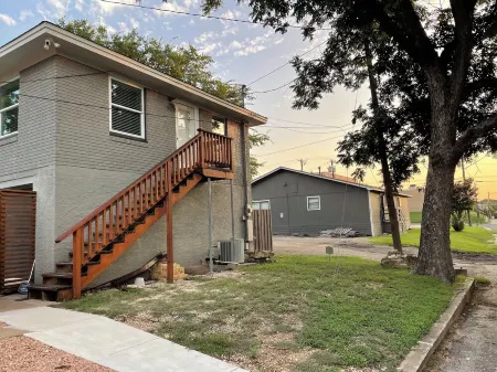 Modern Garage Apartment in the Heart of Downtown Georgetown