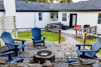The Cola White House: Sleeps 16 + 4 BDRM w/ Smart TV's + Theater + 7 mins to DT