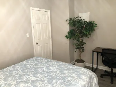 Comfy Upstairs 2 bed/1 bath near EKU in Richmond Baldwin Farms附近的飯店