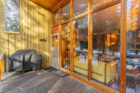 Star-Shaped Midcentury Modern Aurora Retreat + Hot Tub + Game Room