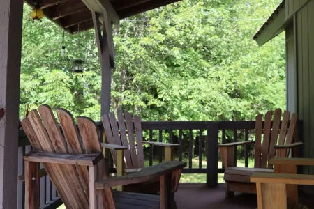 Cozy 3-bedroom house with AC/WIFI, nestled in the heart of the Adirondacks.