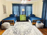 Charming 3-bedroom cottage in Downtown Sulphur Creole Nature Trail Adventure Point附近的飯店