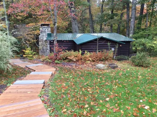 The Lehigh Cabin - Riverfront Escape- 1 mile private river