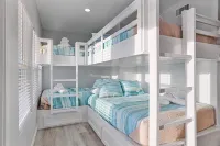 BeachfrontHeatedPool!2HotTub!Wedding!EventParking!Sleep32!Pets!Starlink!PuttPutt