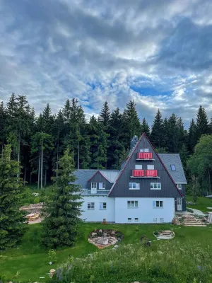 Neueröffnung 2024 Großzügiges Ferienappartement Hotel dekat Dorfkirche Schellerhau