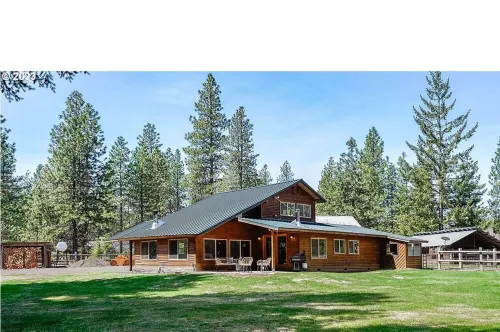 Mt Adams Trout Lake 3B2Ba 2.6 acres quiet, peaceful. Minutes from quaint town.