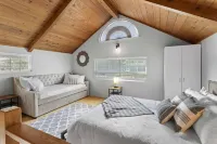 The Buck Spur | A Cozy Cottage close to Sandpoint & Silverwood