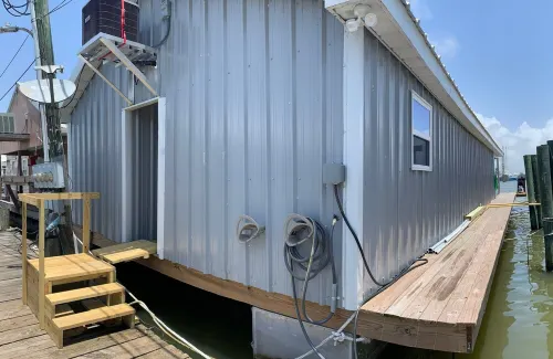 Spacious 3-Bedroom 2-Bath Houseboat in Venice for Rent