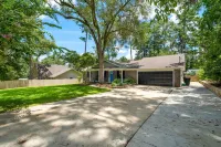 Beautiful Cozy Pool Oasis, 3/2 Heated Pool Home, Fenced, Pet Friendly, King Bed - 4-Star