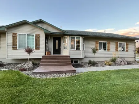 Heise Hot Springs Gathering Place sleeps 30+ w/Hot tub