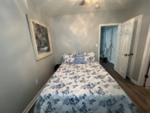 Travelers Cove upstairs 1-bedroom apartment  Richmond near EKU with WiFi, AC