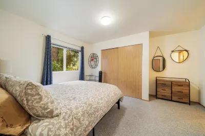 Wander in to Alpine, a basecamp for your adventure!! Hotels near Leavenworth Reindeer Farm