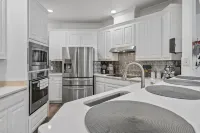 Luxurious | Pool Oasis | PS5 | 12 Beds | Aquarium