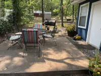 Fisherman's Flat    Cozy 3-bedroom cabin short walk to water at Cypress Cove
