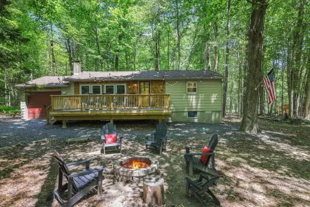 2PM Sunday Checkout · Golf Cart · Dog-Friendly · Fireplace · Kayaks · Game Room