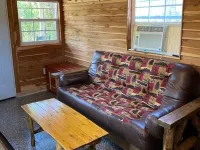 Tom & Jerri's Rustic Cabin located on the lake Hotels in Brown County