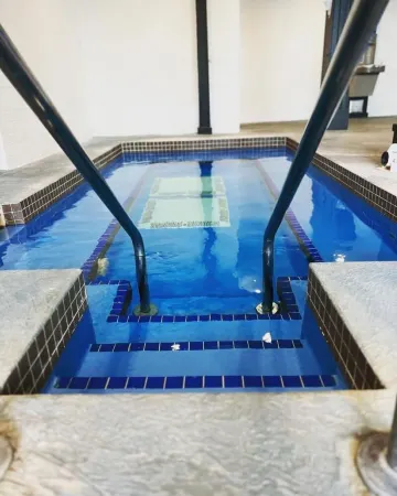 Newly Updated Modern, Spacious, and Cozy Condo- Right on the Lake!