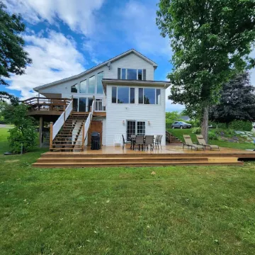 Relax by "The Water's Edge enjoy amazing views and year round fun! 6BR/3.5BA