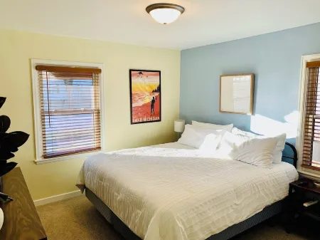 New King Park Beach Lookout Deluxe! 3BR Right at Lake! Отели в г. Sheboygan