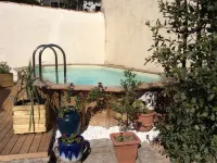 Private apartment with swimming pool and parking space