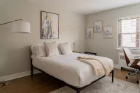 Elegant|Brand New Remodeled|1BR|Next to Beach Hotels near Searle Center for Advancing Learning and Teaching