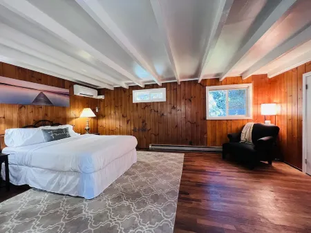 💥simple 4bed 1 and half bath home💥Close to UO & Autzen 💥Kid and dog friendly! Отели рядом с достопримечательностью «Оуэн Роуз Гарден»