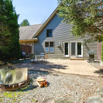 Bear Den - scenic Adirondack cabin escape + lake access