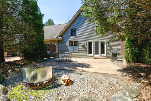 Bear Den - scenic Adirondack cabin escape + lake access