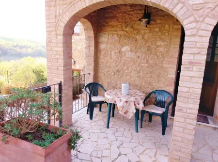 Casa di charme in a casolare di pietra con giardino privato Отели рядом с достопримечательностью «Accona desert»