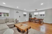 Quaint Royal Cottage @ Historic Leesburg