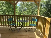 Spring Retreat with Private deck, pets welcome