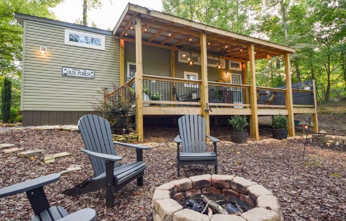 Mountain Abode Tiny House: Your Perfect Getaway Surrounded by Nature