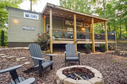 Mountain Abode Tiny House: Your Perfect Getaway Surrounded by Nature
