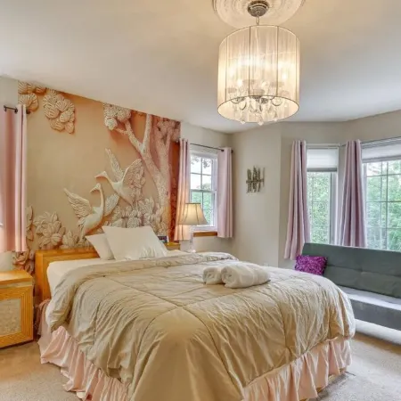 Cozy 4-bedroom house in enchanting Bushkill with private hot tub & game room