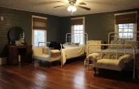 Historic Farmhouse minutes from downtown Milledgeville