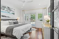 Waterfront, Sunset Views! Historic Dwtn-King Bed-Luxury with Free Parking!