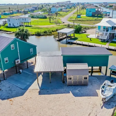Perfect little Getaway for the fishers and beach goers!