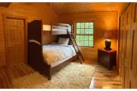 Charming Mountain View Cabin, Rumbling Bald, Lake Lure