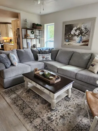 Cozy 3-bedroom house in charming Eustis with WiFi, AC Отели в г. Юстис