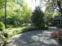 The Bungalow - Charming 2 Bed/2 Bath Guest House on 2 acres in Summerville, SC