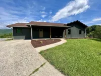 Dreamy 3-Br Gem on 48 Acres w/ Mountain Views, Fire Pit Nights & Many Amenities! Hotels in Mills River