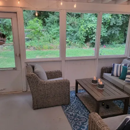 Modern. 5 min to Penn State Breakfast included, King bed, Game Room! Toftrees