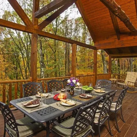 Hickory Ridge-Cabin less than 10 miles away from main state parks.
