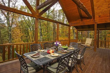 Hickory Ridge-Cabin less than 10 miles away from main state parks.