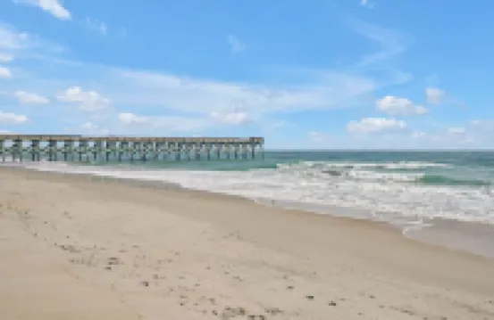 Blue Zone Bungalow! 150 yards to the beach & close to cafes!