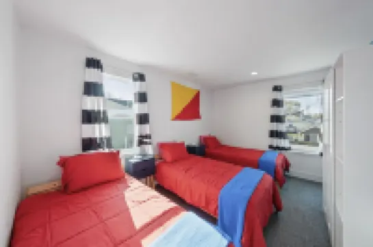 Waterfront Cottage on Lake Erie