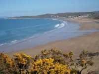 House above the beach sleeps 4 with private parking